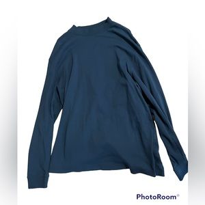 Roundtree & Yorke blue long sleeve mock neck tee